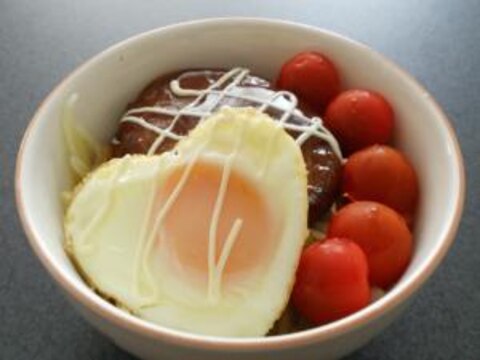 市販のハンバーグでロコモコ丼